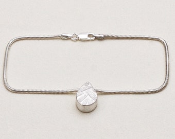 silver 'tear-drop' bracelet