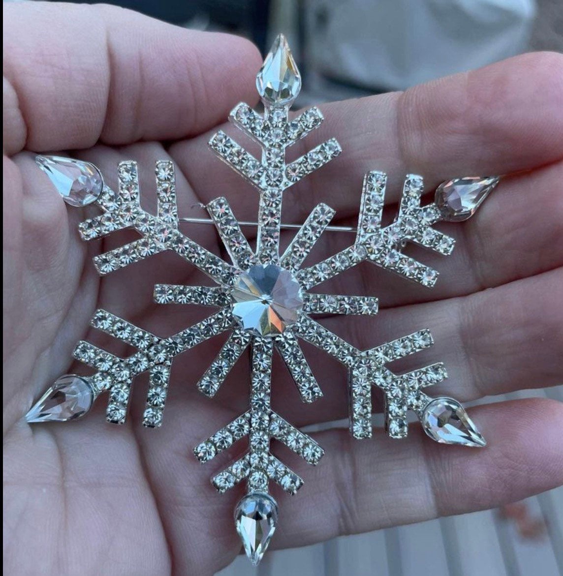 Spilla con fiocco di neve girevole scintillante, gioielli di moda