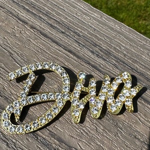 Custom script Diva rhinestone brooch pin new with velvet pouch 3” GOLD