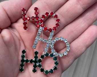 Ho Ho Ho Santa Weihnachtsbrosche | Festliche Feiertage Rot Grün Strass Pin 5,6 cm