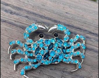 Beautiful light blue teal turquoise crab rhinestone beach brooch pin with pouch