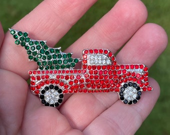 Broche de diamantes de imitación con diseño de camioneta roja campestre, árbol de Navidad, regalo de joyería nuevo de 2,5"