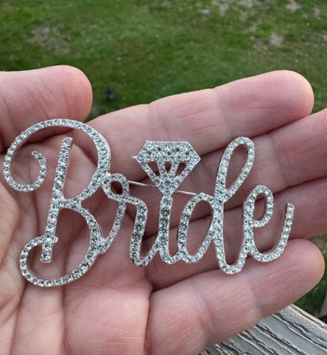 Braut Abzeichen Pin 'Bride To Be' - Weiße Satin Brosche Für Hochzeit & Junggesellinnenabschied