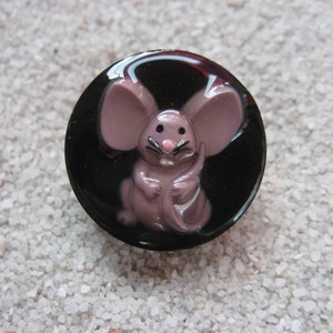 PROMOCJA Regulowany pierścionek unisex kawaii mysz na czarnym tle z żywicy średnica 25mm unikatowe dzieło