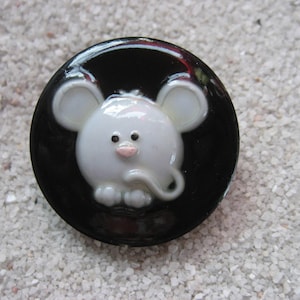 PROMOCIÓN Anillo unisex grande ajustable kawaii Cartoon Mouse sobre fondo negro en resina diámetro 35mm creación única