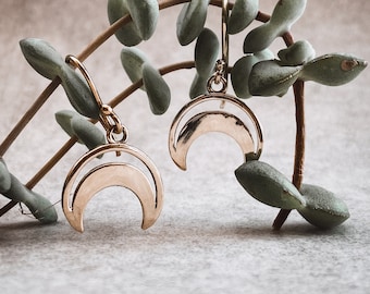 Pendientes de eclipse / Pendientes de luna delicada / Joyas colgantes de luna / Pendientes de luna creciente / Joyas celestiales / Fase de media luna