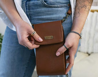 Bolso para teléfono Cleo / Castaño