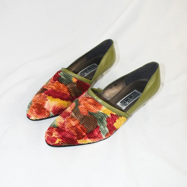 80's Olive Orange Crinkle Flats / Size 8