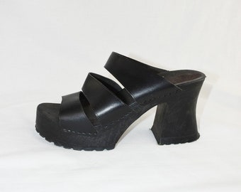 90's Y2K Black Leather Platform Chunky Clogs / Sandals / Size 11