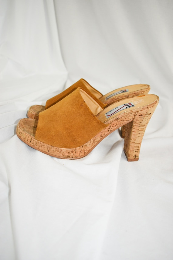 90's Tan Suede Chunky Slide Sandals / Heels / Siz… - image 5