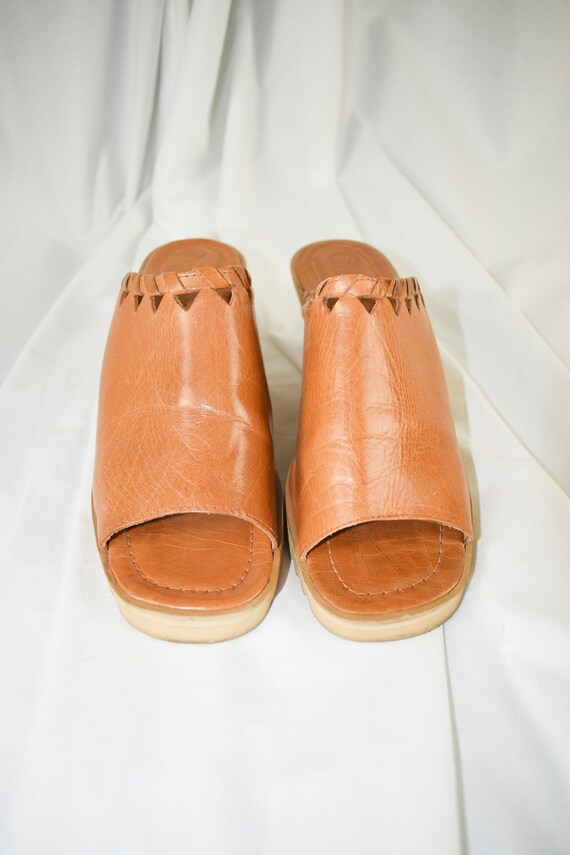 70s Tan Leather Wedge Sandals / Size 8 - image 7