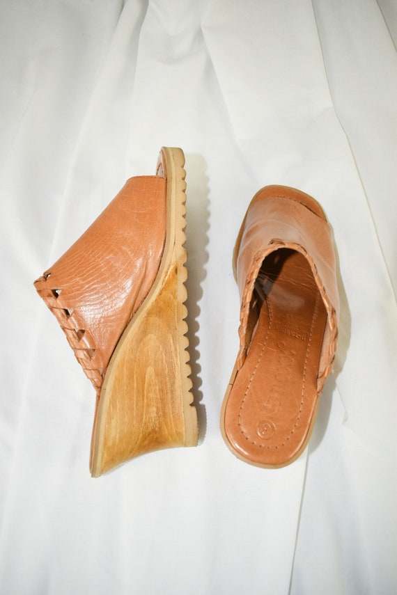 70s Tan Leather Wedge Sandals / Size 8 - image 5