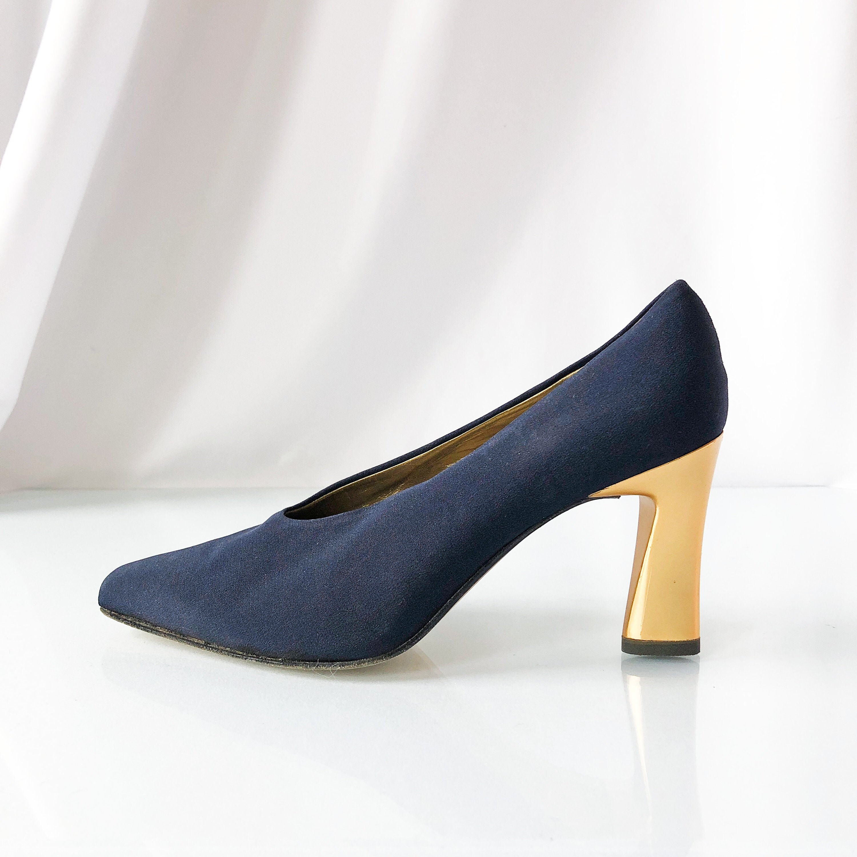 navy pumps size 8