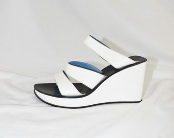 90's White Leather Strappy Wedge Sandals / Size 7