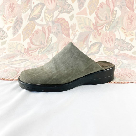 90's Gray Suede Mules Flats / Size 5.5