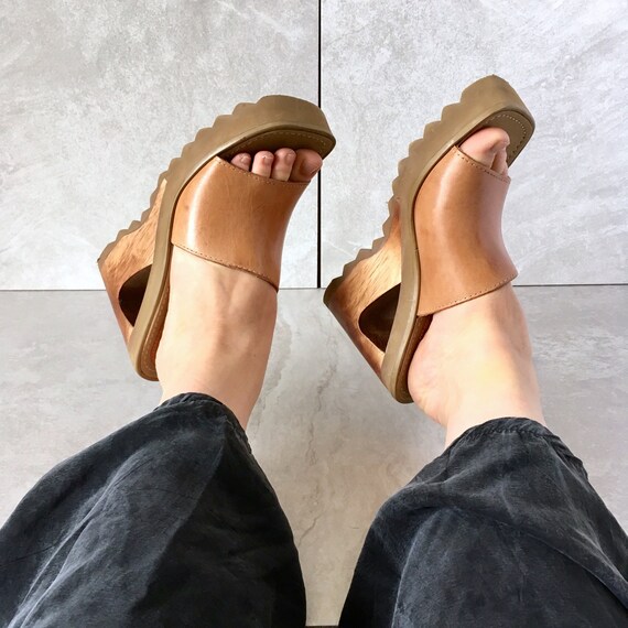 90 ' s marron en cuir plate-forme Wedge Sandal / Vintage Slide / découpe compensées / taille 8 M | De Haute Sécurité
90 90 90 ' s marron en cuir plate-forme Wedge Sandal / Vintage Slide / découpe compensées / taille 8 M | De Haute Sécurité
cb115c