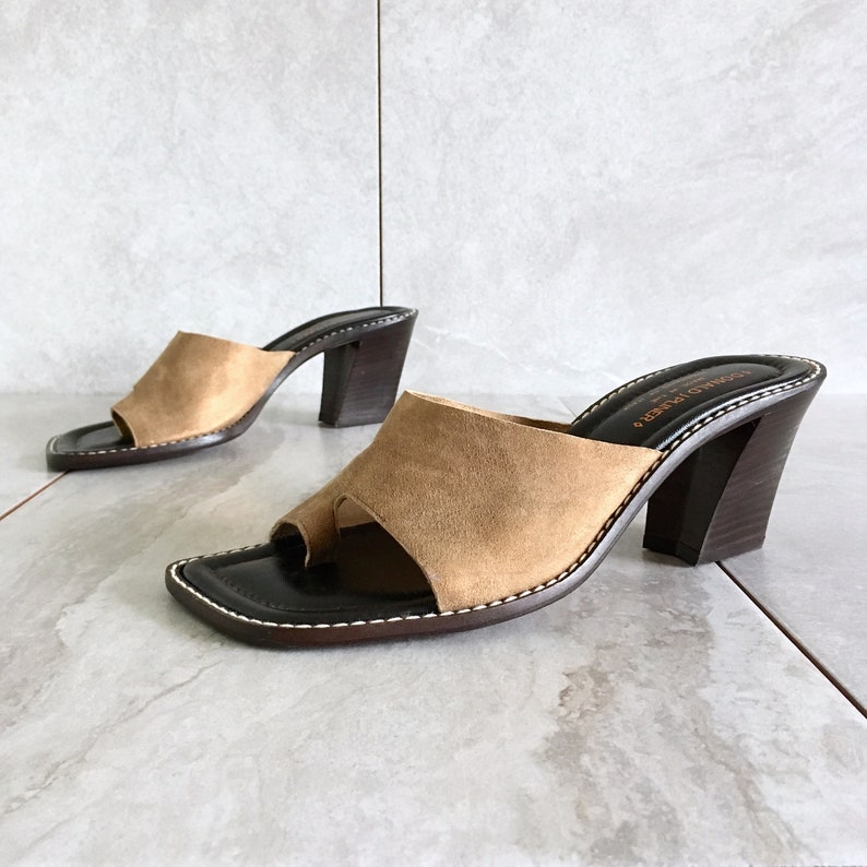 90/'s Gold Suede Thong Slide Sandal Donald Pliner Vintage Block Heel Size 8.5M