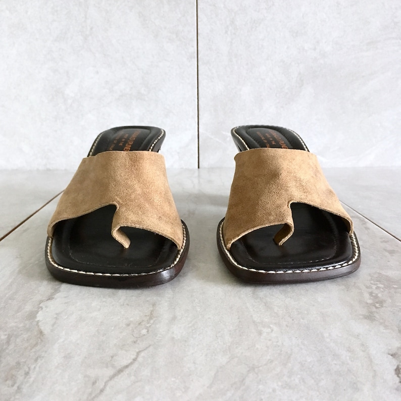 90/'s Gold Suede Thong Slide Sandal Donald Pliner Vintage Block Heel Size 8.5M