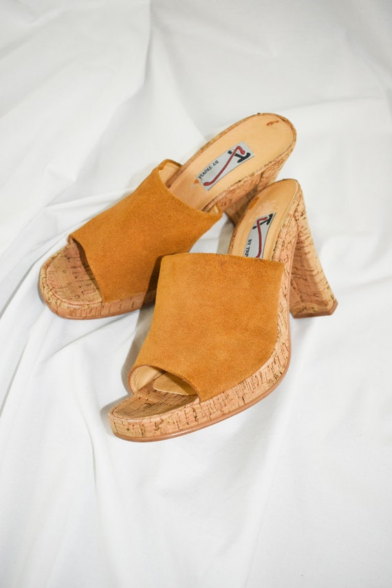 90's Tan Suede Chunky Slide Sandals / Heels / Siz… - image 4