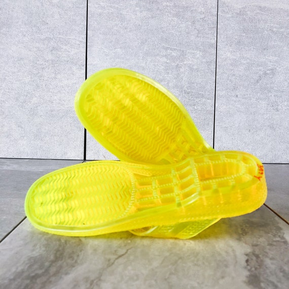 yellow tail flip flops