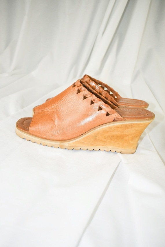 70s Tan Leather Wedge Sandals / Size 8 - image 1