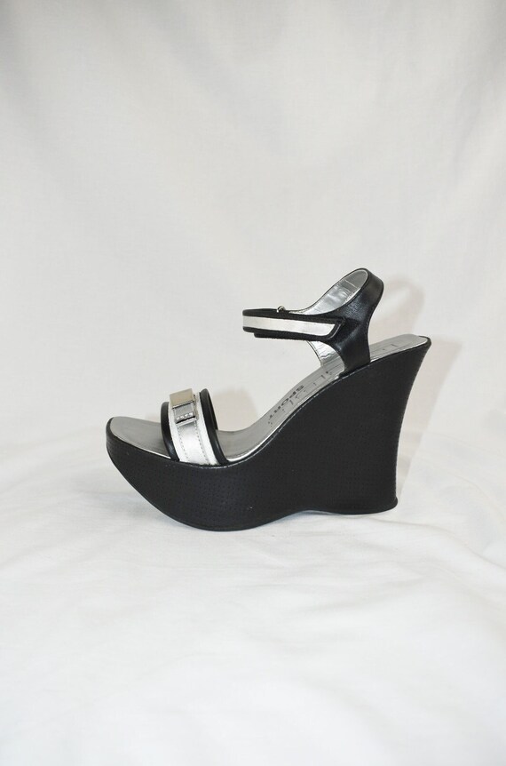 Y2K Metallic Platform Strappy Wedge Sandals / Size 9 Gem