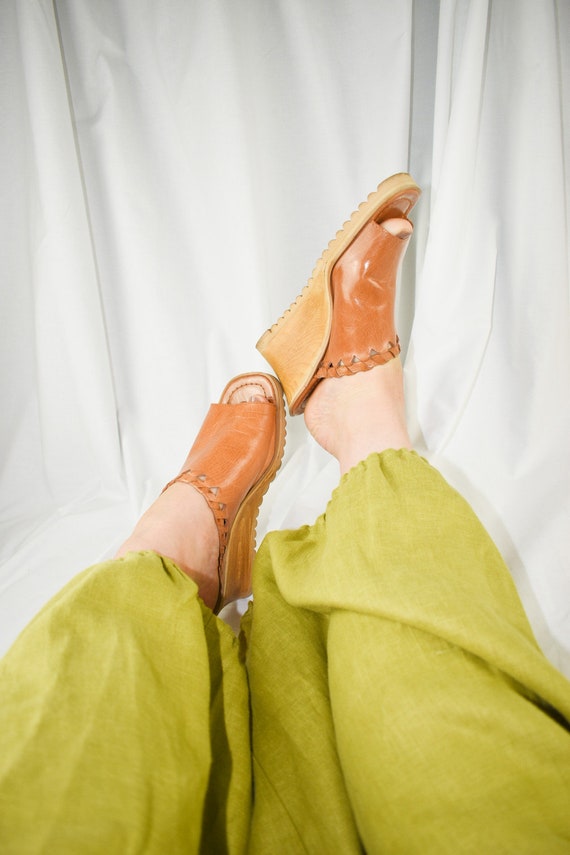 70s Tan Leather Wedge Sandals / Size 8 - image 2