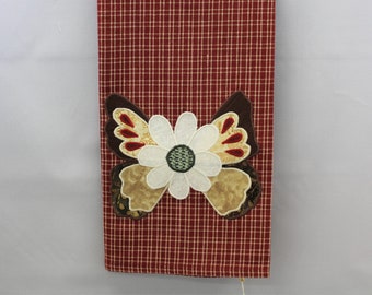 Appliqued Daisy Flutterfly Tea Towel, Appliqued Kitchen Towel, Appliqued Dish Towel, Daisy, Butterfly