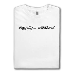 至福の無頓着Tシャツ：強い生意気な女性、今の気分、彼女たちの考え方に身を任せようTシャツ