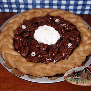 10&quot; Pecan Pie Braided Crust Pie Candle