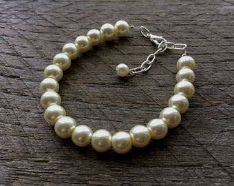 Cream Ivory Pearl Bracelet for Bridal Parties and Weddings, One Strand Simple Pearl Bracelet Gift for Her on Silver or Gold Chain