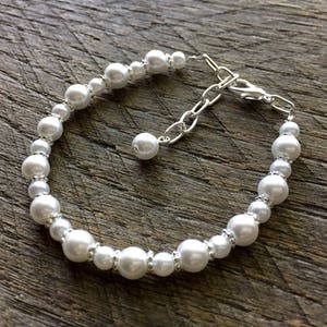 Pearl Child Bracelet, Flower Girl Bracelet, Flower Girl Jewelry, Simple Pearl Bracelet, Wedding Bracelet on Silver or Gold Chain