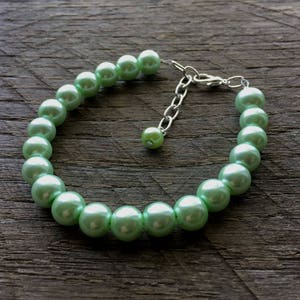 Green Pearl Bracelet for Bridal Parties and Weddings, One Strand Simple Pearl Bracelet Gift for Her on Silver or Gold Chain image 1