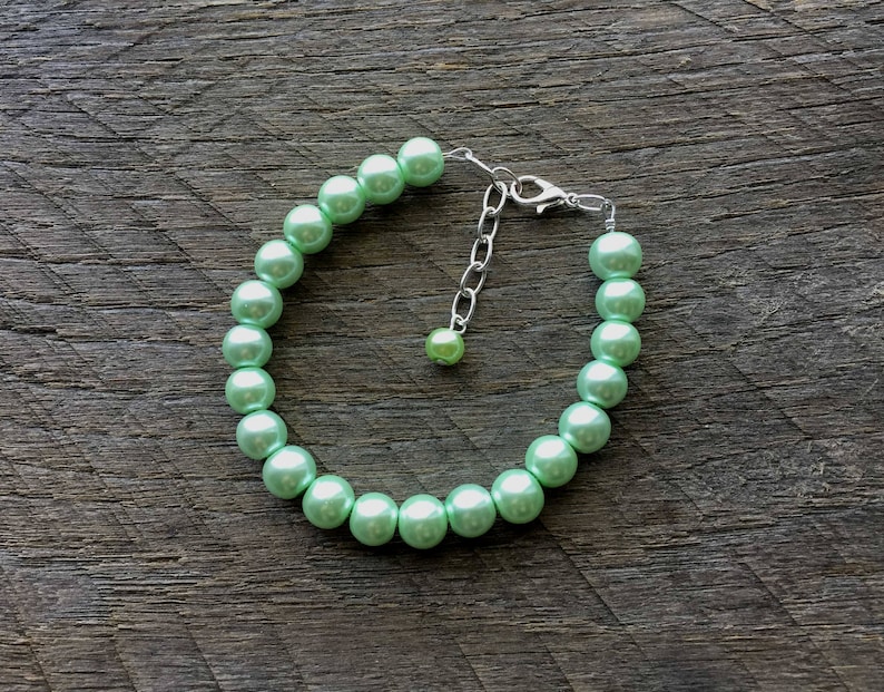 Green Pearl Bracelet for Bridal Parties and Weddings, One Strand Simple Pearl Bracelet Gift for Her on Silver or Gold Chain image 2