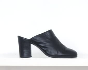 Zueco minimalista de cuero negro de los años 90 con tacón grueso, talla 39