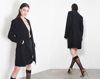 Y2K versus chaqueta blazer minimalista negra de Gianni Versace