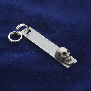 Laser Cut Zipper Pull / Key Chain Tag avec rivet Skull Head (paquet de 10)