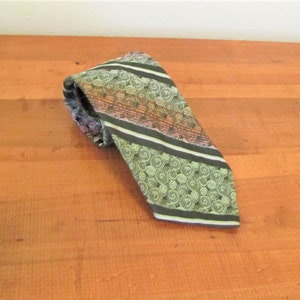 1970s green tacky wide polyester tie, wide tie, ugly tie