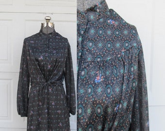 1970s vintage maxi dress with small floral print, mandarin collar, black dress, secretary dress, M/L