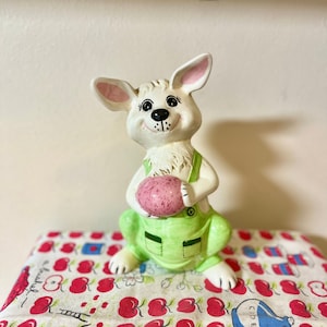 Vintage handgemachte Keramik Osterhasenfigur