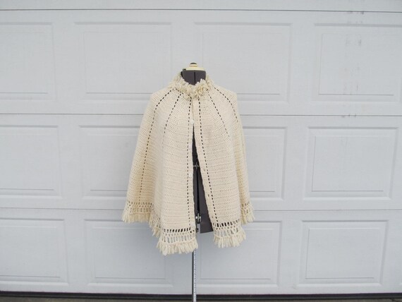 1970s cream hand knit poncho with bow print, wome… - image 2