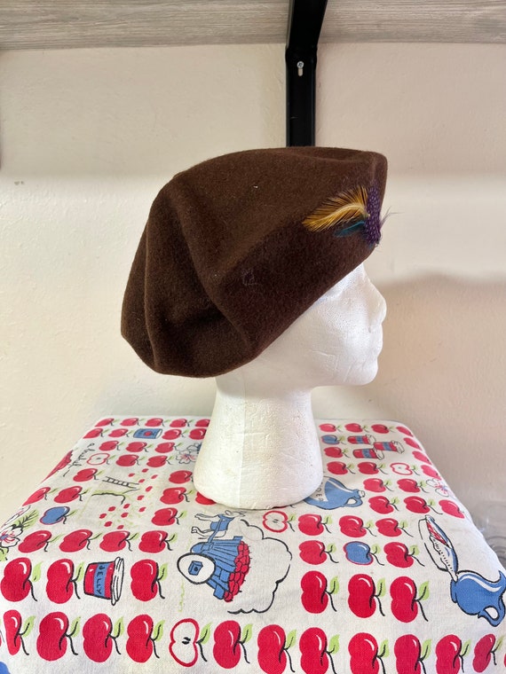 Vintage wool brown beret with purple feather deta… - image 6