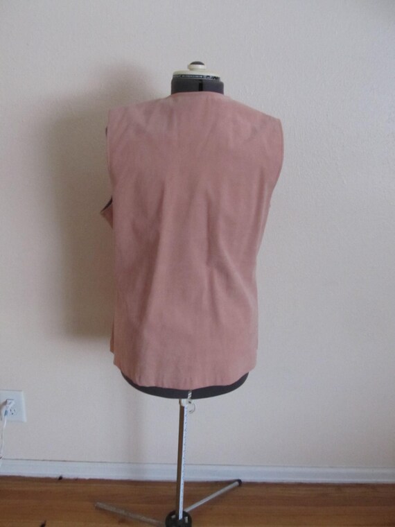 1970s dusty rose faux suede vest with buckle clos… - image 3