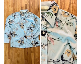 1970s light blue floral women's blouse with pointed collar, S/M