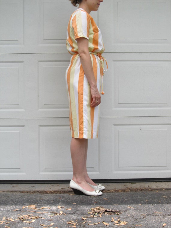 1950s orange and yellow bold striped dress with r… - image 3