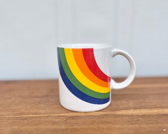 Vintage 1980-tals regnbågsmugg med pridemotiv