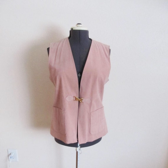 1970s dusty rose faux suede vest with buckle clos… - image 1