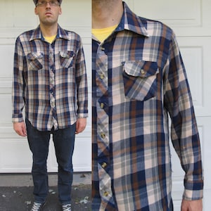 1960s mens plaid flannel jacket, plaid flannel shirt, plaid jacket, Large, navy blue