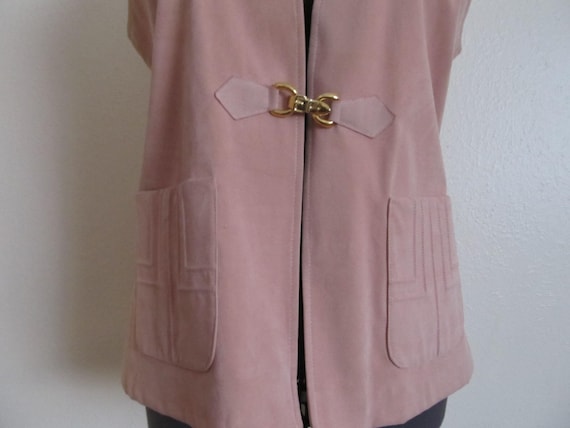 1970s dusty rose faux suede vest with buckle clos… - image 2