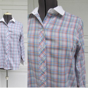 1970s womens blouse with white collar and white cuffs, vintage plaid cotton shirt